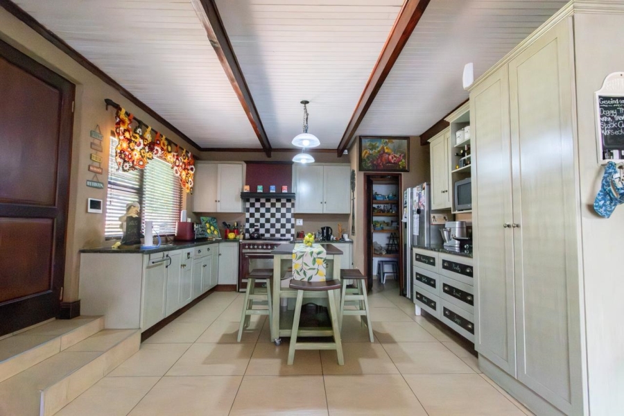 5 Bedroom Property for Sale in Protea Park North West